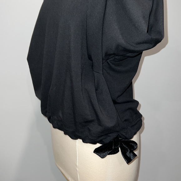 Waist length velvet trim top, size Large - Picture 3 of 6